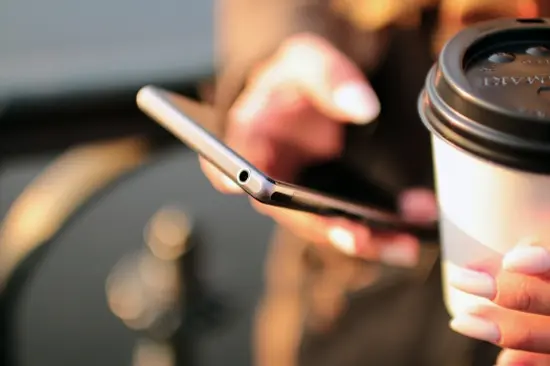 Telefono in viaggio: chiamate e internet a Parigi